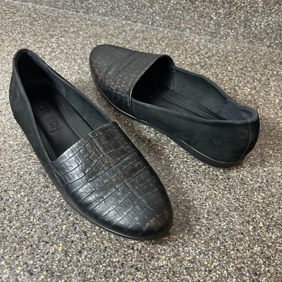 ECCO Black Textured Leather Flat Womens EU 38 US 7.5 Slip On Comfort Casual Shoe - Picture 1 of 9